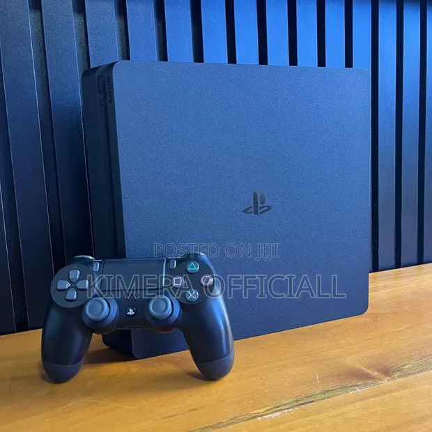 Original Chipped PS4 Slim - 12 Games - 2 Pads - 1