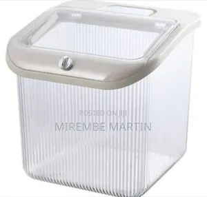 Elegant Fluted Food Storage Container with Transparent Flip-Top Lid