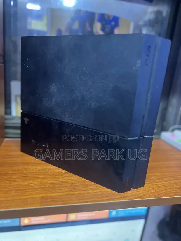PlayStation 4 Standard Console - 1