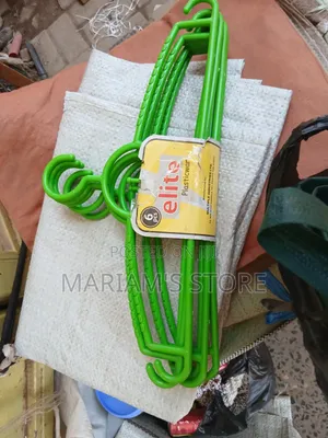 Plastic Clothes Hangers (Wholesale & Retail)