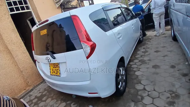 Toyota Passo Sette 2009 White - 1