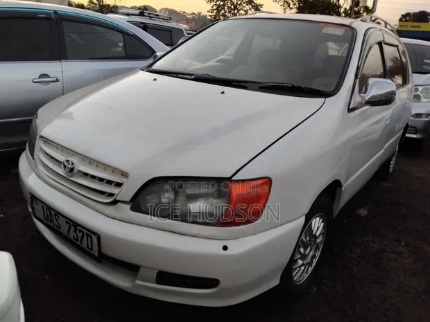 Toyota Ipsum 2000 Pearl - 1