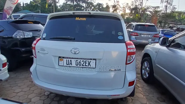 Toyota RAV4 2008 White - 1