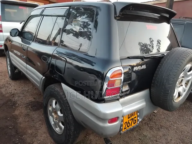 Toyota RAV4 1999 Black - 1