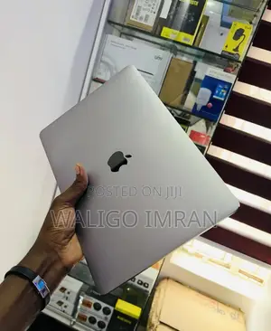 Apple MacBook Pro 2017 8GB RAM 512GB SSD