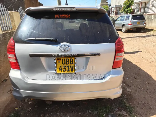 Toyota Wish 2006 Silver - 1