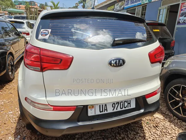 Kia Sportage 2012 White - 1