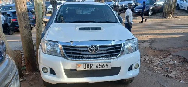 Toyota Hilux 2016 White - 1