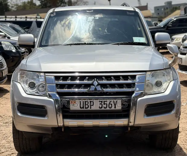 Mitsubishi Pajero 3.2 Di-Dc GLS 2011 Silver - 1