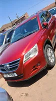 Volkswagen Tiguan 2010 Red - 3