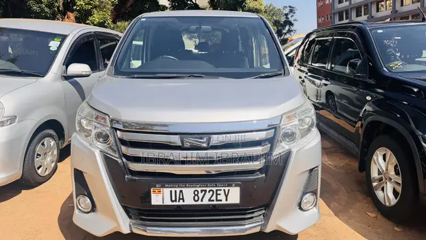 Toyota Noah 2016 Silver - 1