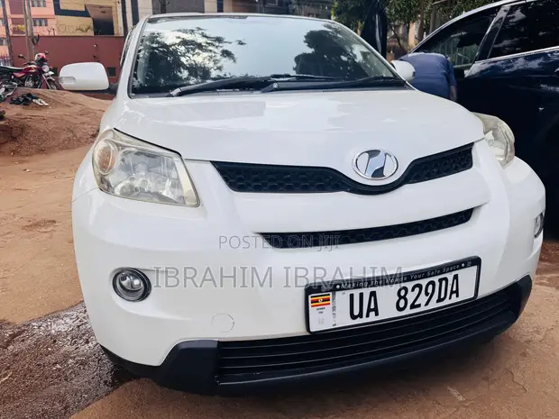 Toyota IST 2010 White - 1