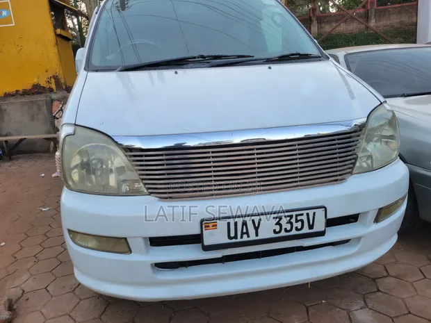 Toyota Regius 1998 White - 1