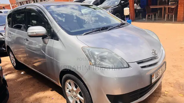 Toyota Passo Sette 2010 Silver - 1