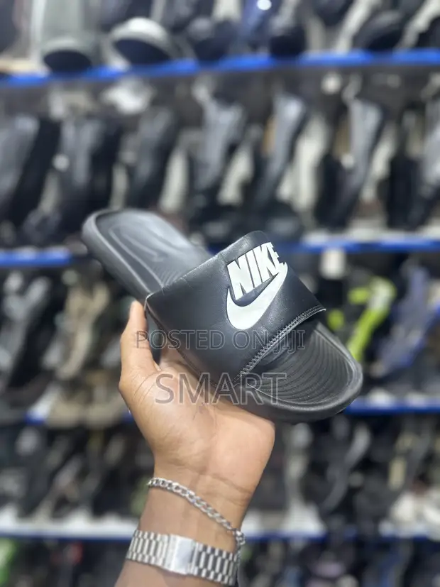 Nike Outdoor Slides - Used - 1