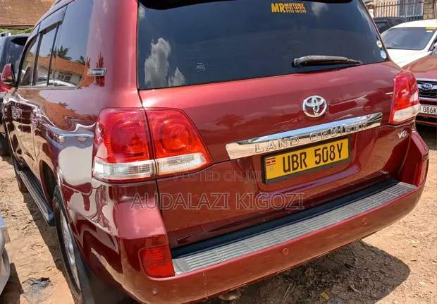 Toyota Land Cruiser 2011 Red - 1