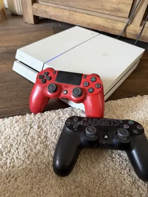 PS4 Standard 500GB + 2 Controllers + 10 Games