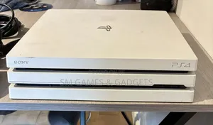 PS4 Pro Bundle: 20 Games of Choice + 2 New Controllers