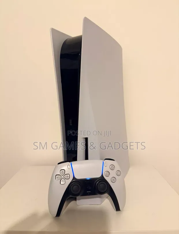 Super Clean PS5 Standard Edition + 1 DualSense Pad + Game - 1