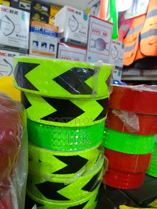 Green and Black Arrow-Pattern Reflective Safety Tape - 1