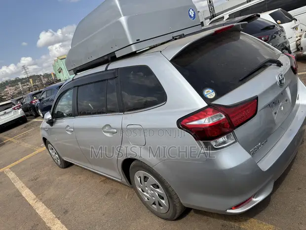 Toyota Corolla Fielder 1.5 Hybrid FWD 2017 - 1