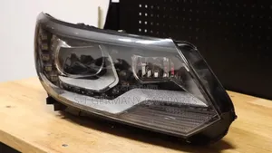 Volkswagen Tiguan Headlights (2014)