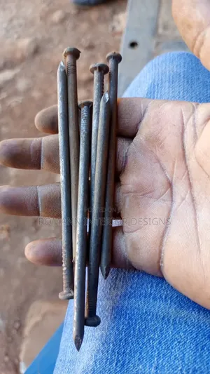 Nails 2.5"-6" for Masonry & Carpentry