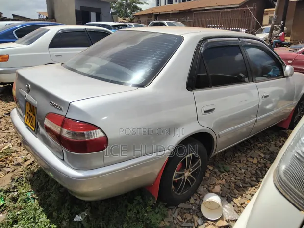 Toyota Corolla 2001 Silver - 1