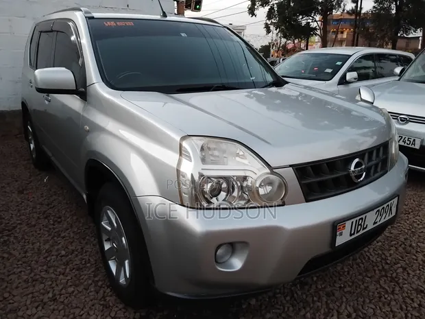 Nissan X-Trail 2015 Silver - 1