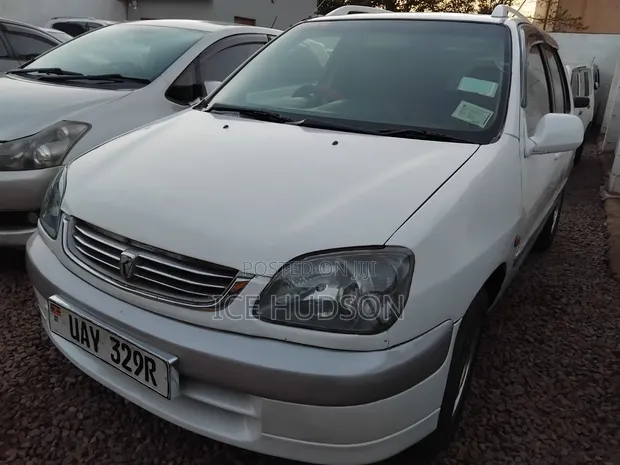 Toyota Raum 2000 Off-white - 1