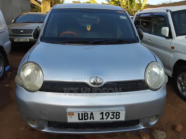 Toyota Sienta 2006 Ivory - 1