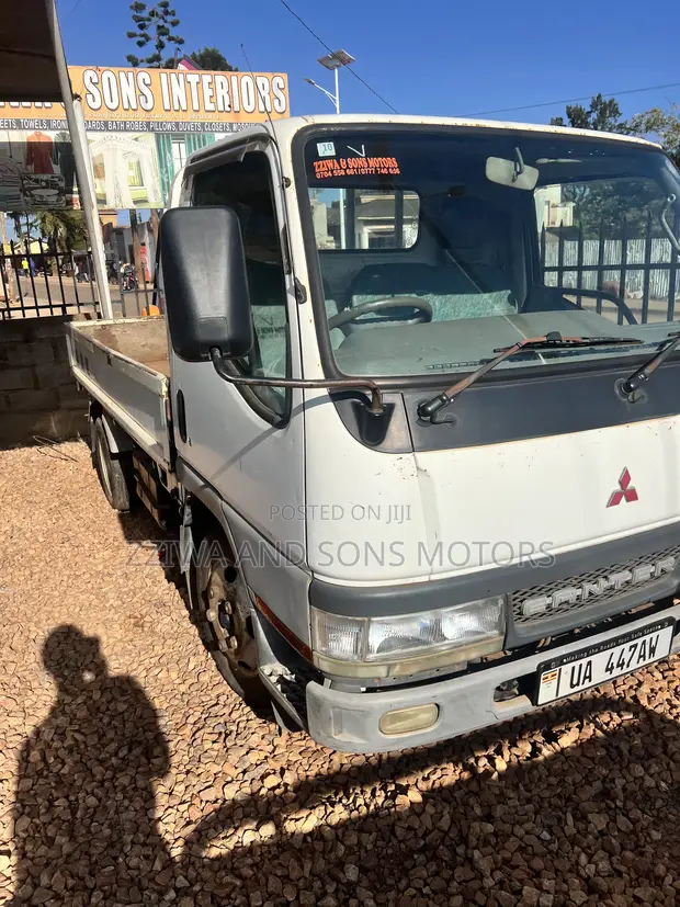 Mitsubishi Canter Truck - 1
