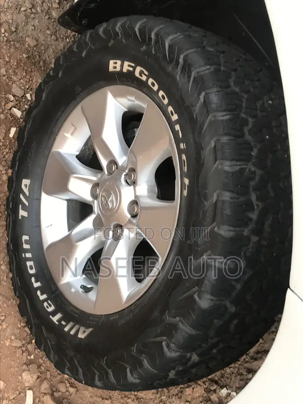 Toyota Land Cruiser Prado 2011 White - 1