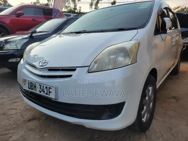 Toyota Passo Sette 1.5 FWD 2010 - White - 1