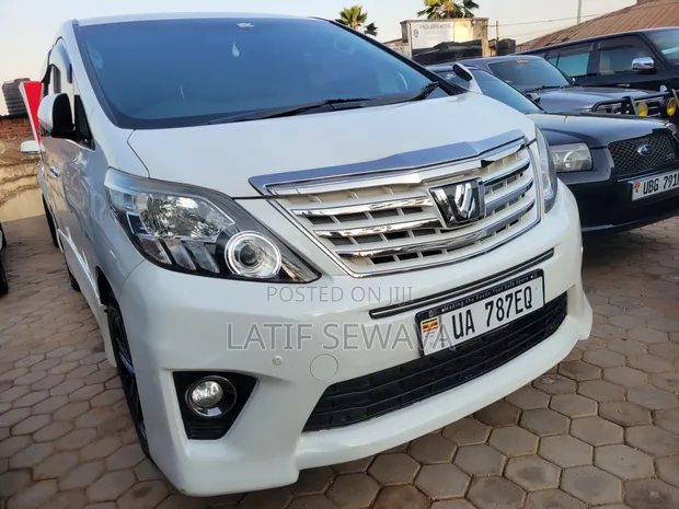 Toyota Alphard 2.4 Petrol AWD 2013 White - 1