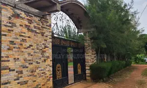 4 Bedroom Flat House for Sale in Bweya