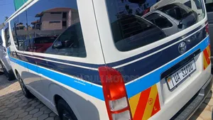 Toyota HiAce 2010 - White