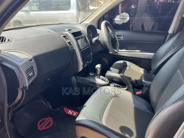 Nissan X-Trail 2.0 Automatic 2008 Silver - 1