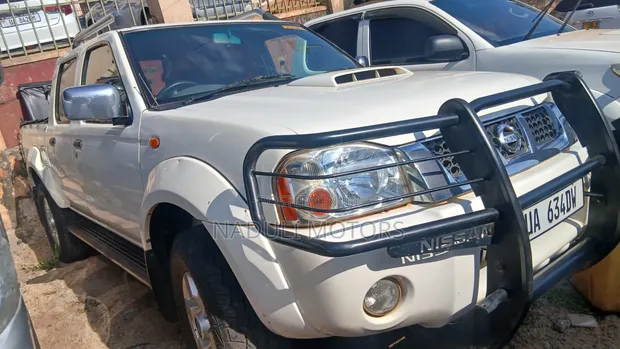 Nissan Hardbody 2008 White - 1