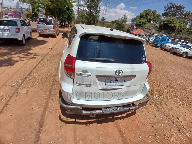 Toyota Vanguard 2011 White - 1