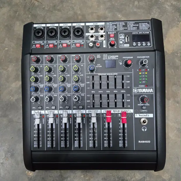 Yamaha 4-Channel Powered Mixer - 1