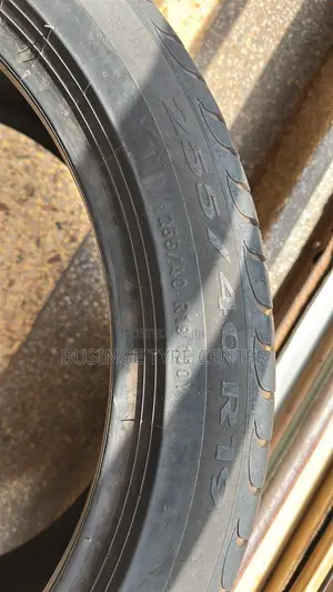 255/40R19 Pirelli Tires - Used, Japan