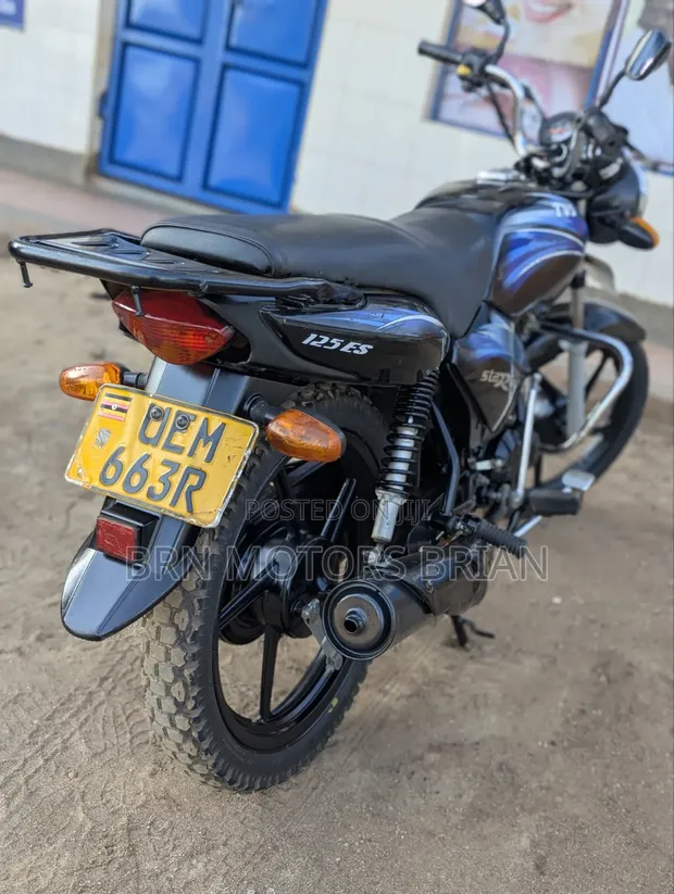 TVS HLX 125 2017 Black - 1