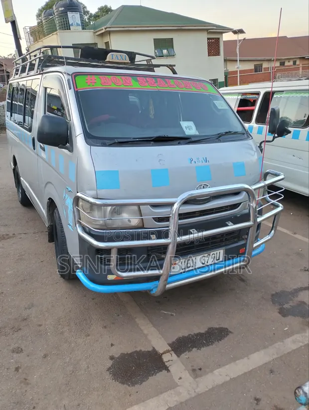 Toyota HiAce 2009 Silver - 1