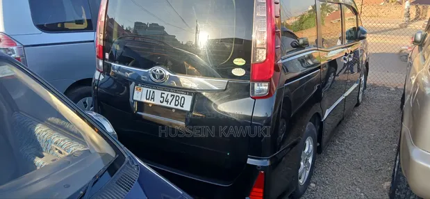 Toyota Noah 2013 Black - 1