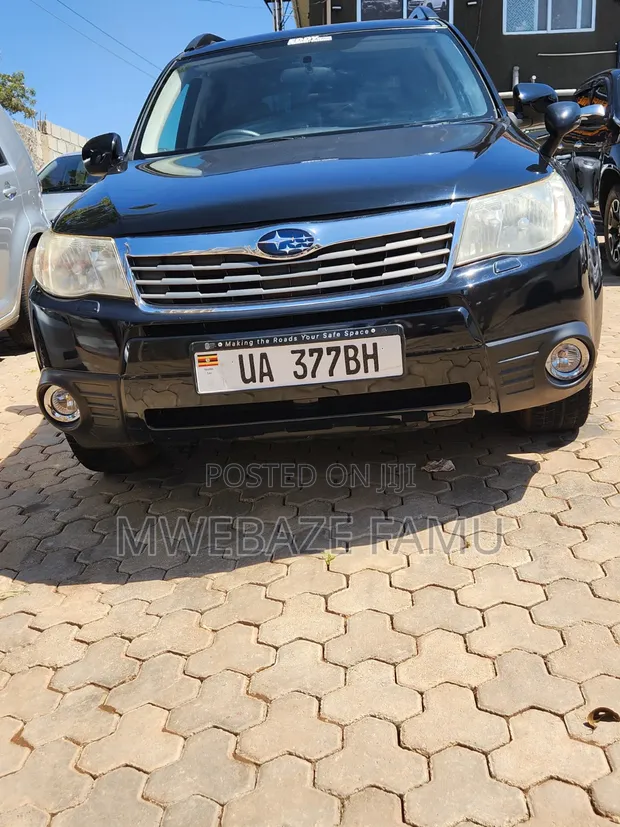 Subaru Forester 2011 Black - 1