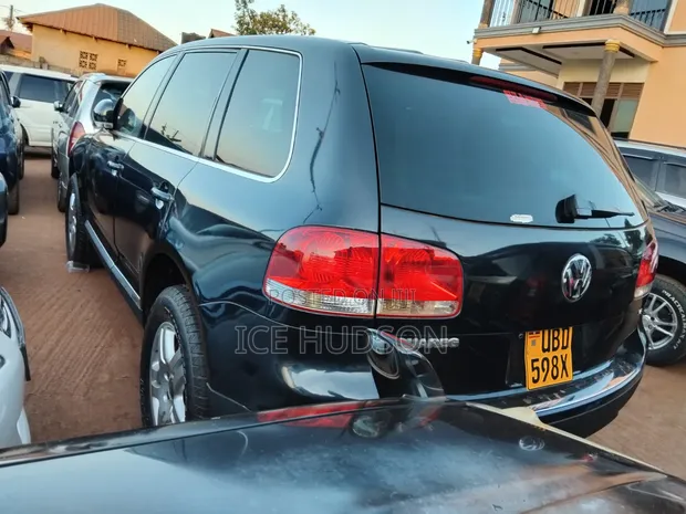 Volkswagen Touareg 2006 Black - 1