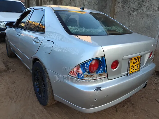 Toyota Altezza 2004 Silver - 1