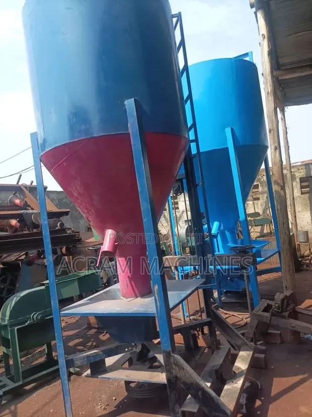 Animal Feed Mixer with Crusher - 1