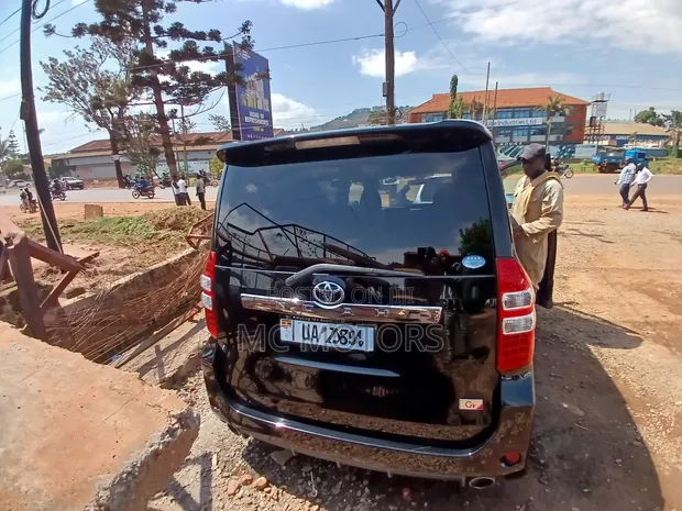 Toyota Noah 2012 Black - 1